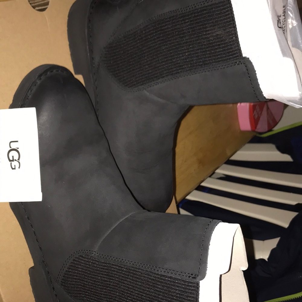 Women size 9 black ugg Larra boots